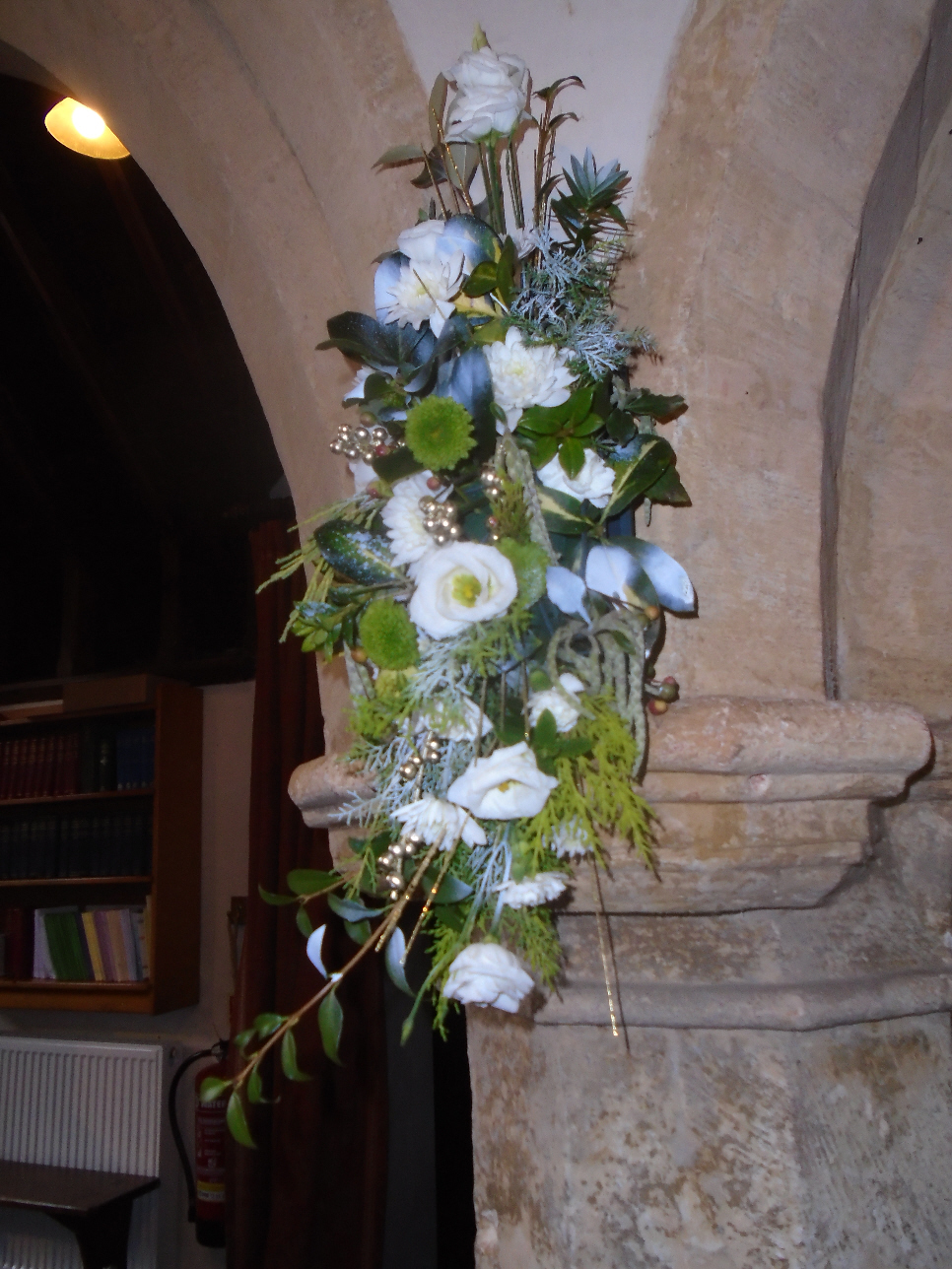 Christmas Flowers Willersey Church 2019 08