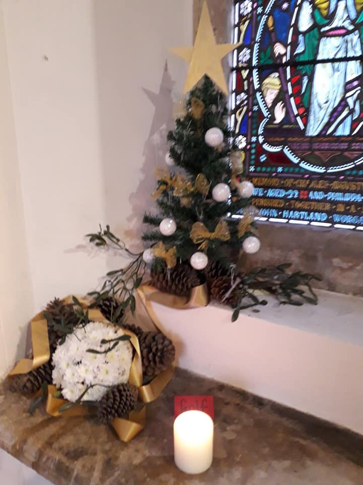 Christmas Flowers Willersey Church 2019 13