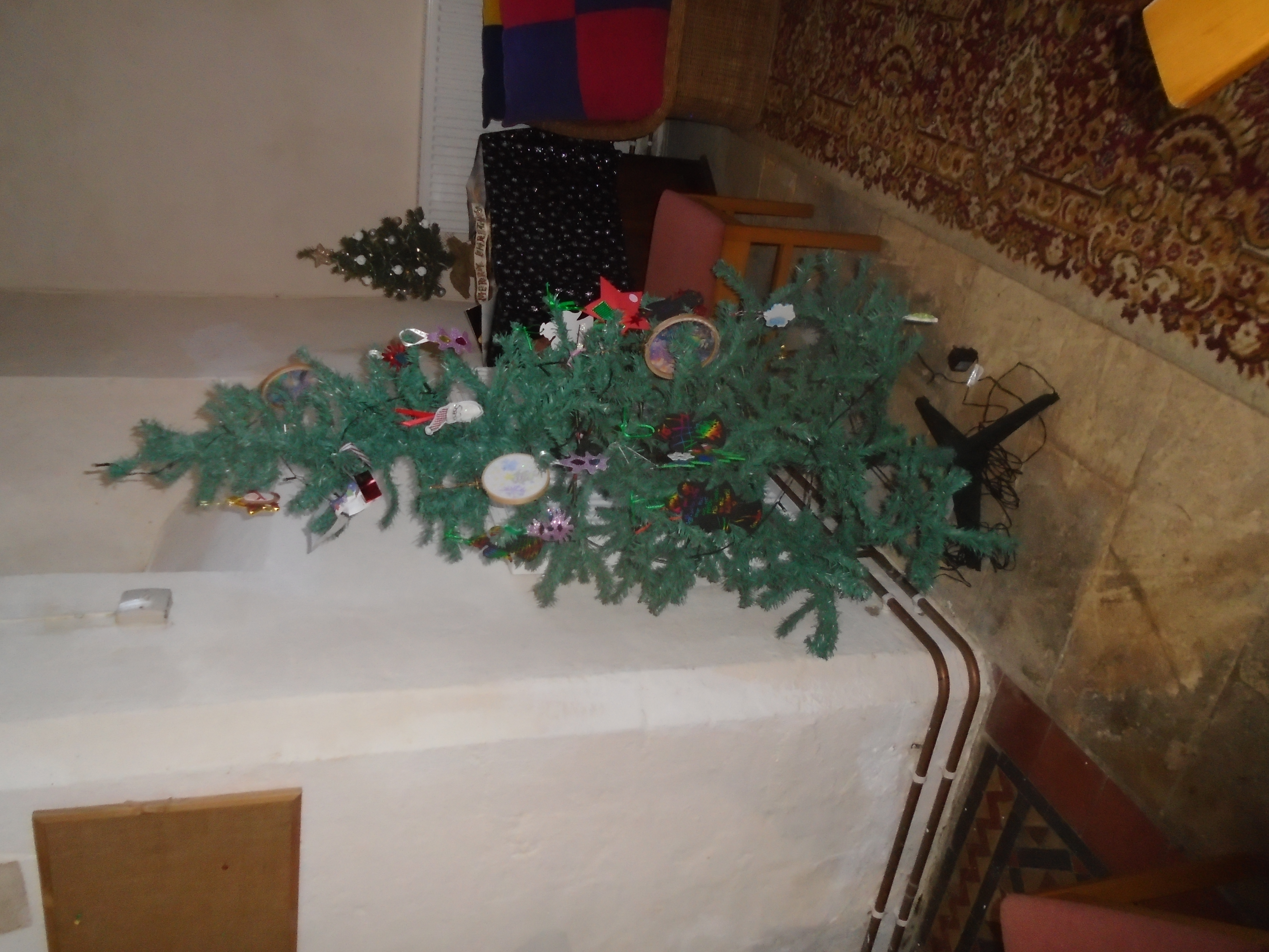 Christmas Flowers Willersey Church 2022 03