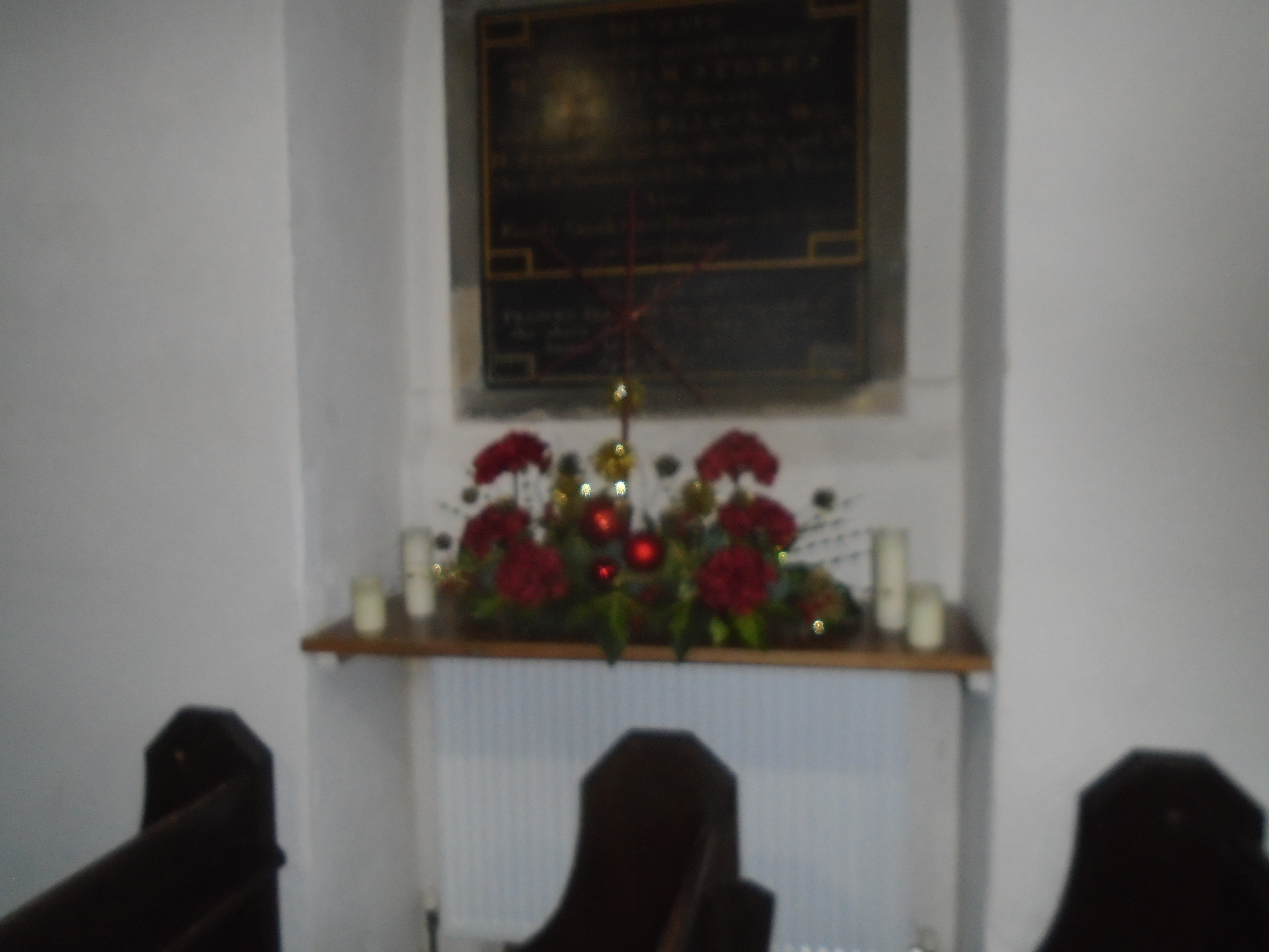 Christmas Flowers Willersey Church 2022 22