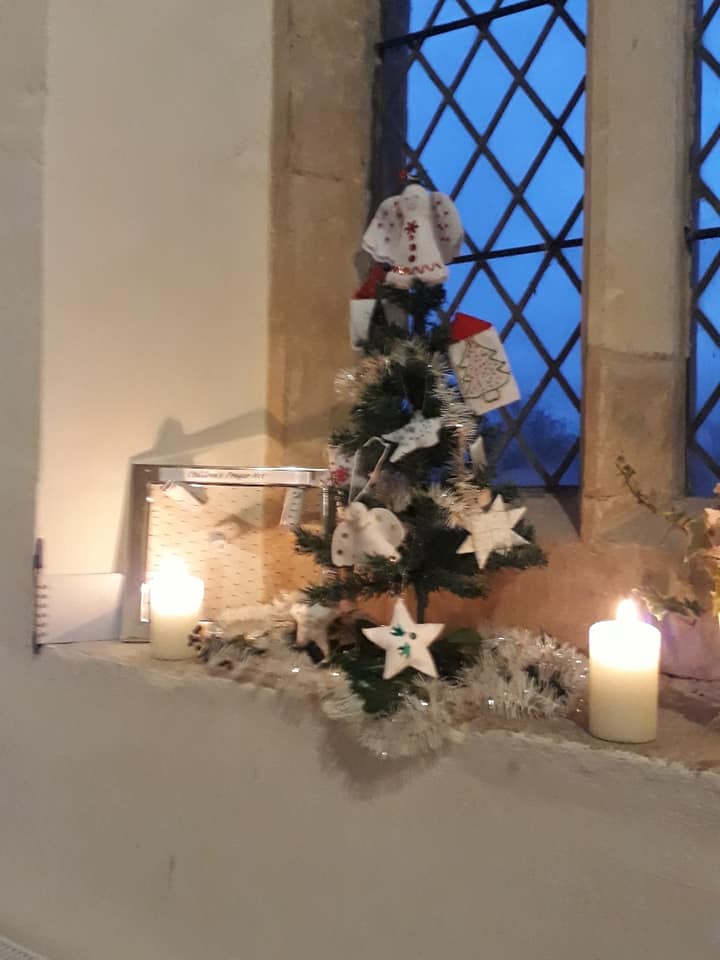 Christmas Flowers Willersey Church 2019 24
