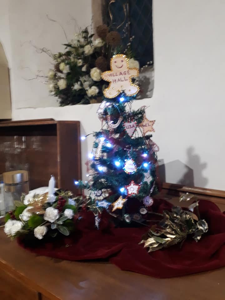 Christmas Flowers Willersey Church 2019 30
