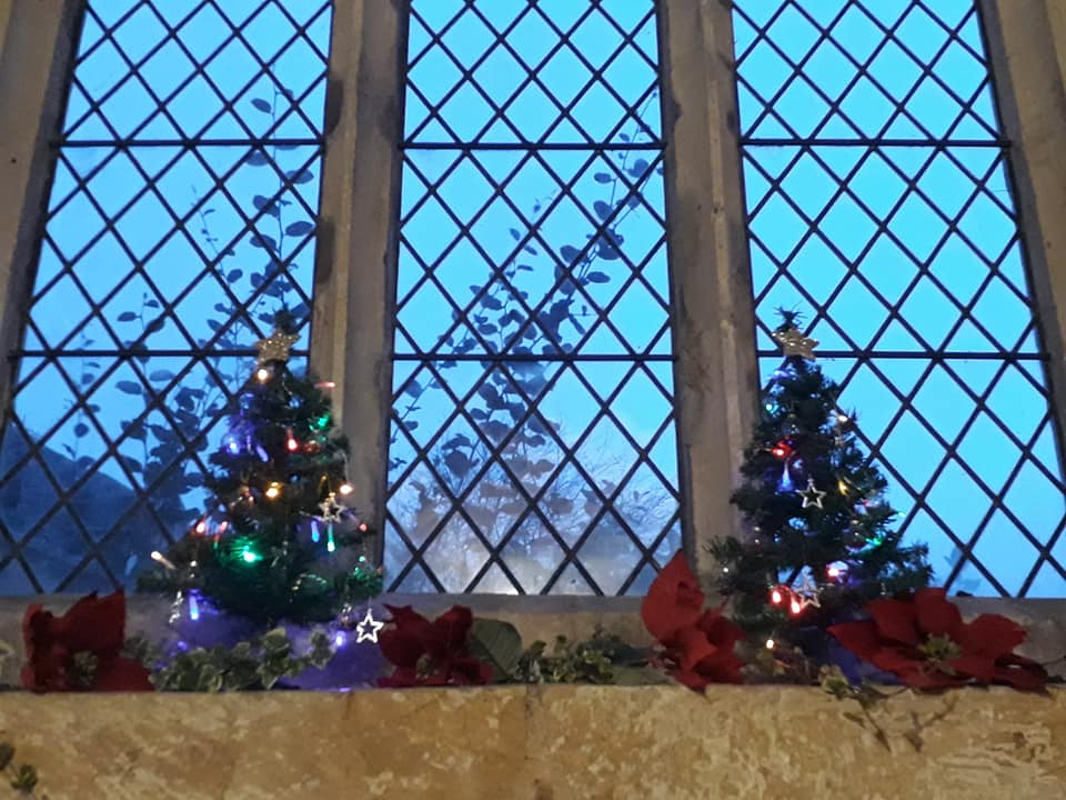 Christmas Flowers Willersey Church 2019 32