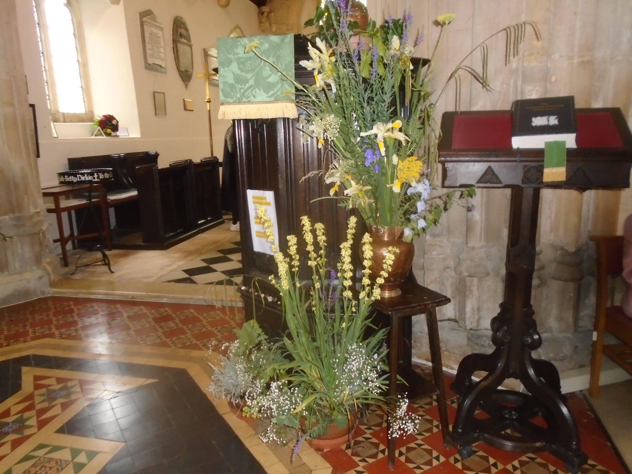 Patronal Flowers in Willersey Church June 2021