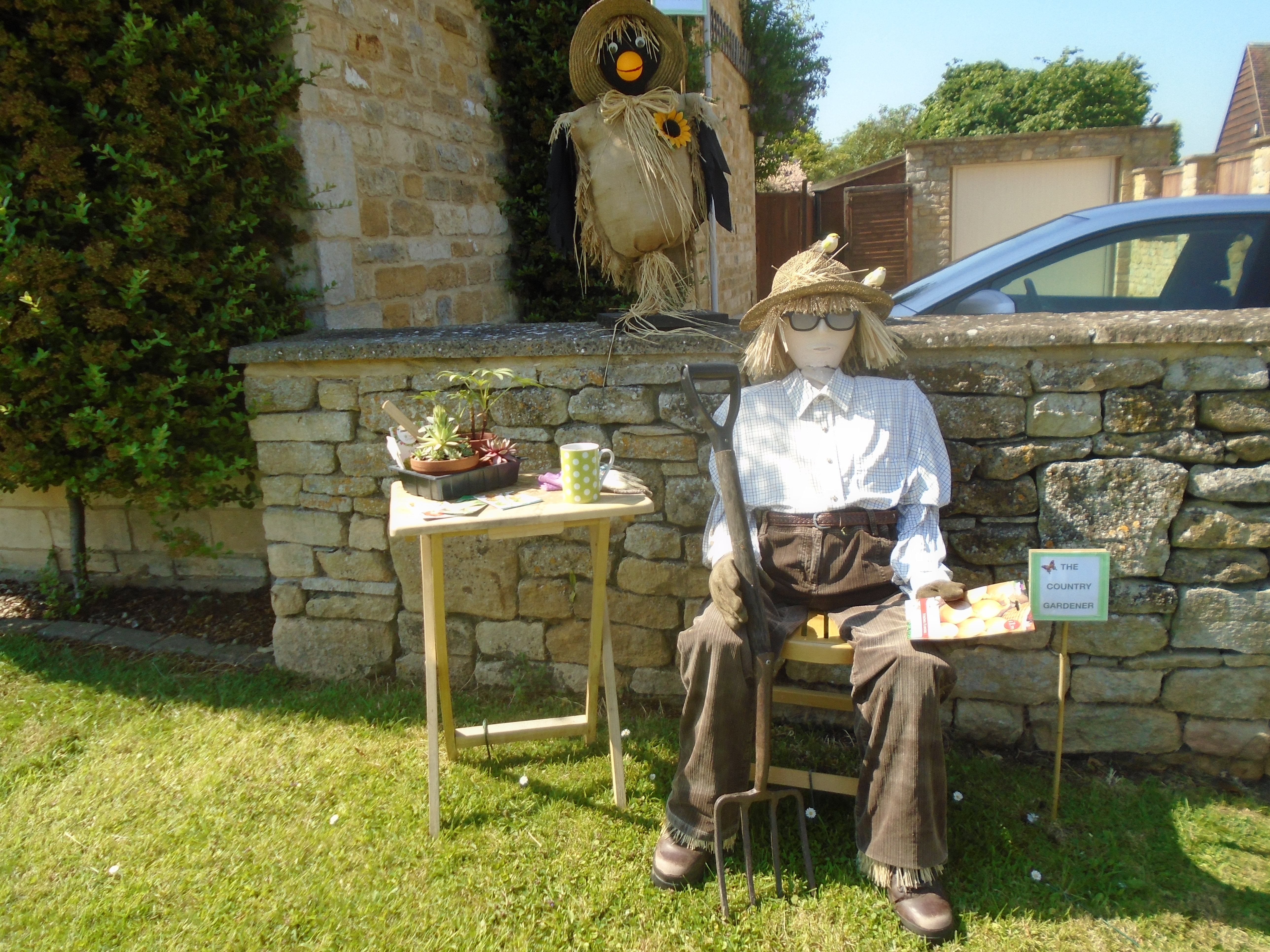 Willersey Scarecrows 202203 The Country Gardener